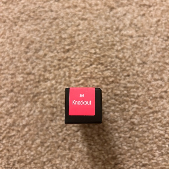 Color Street Lipstick-Knockout New - Picture 3 of 4